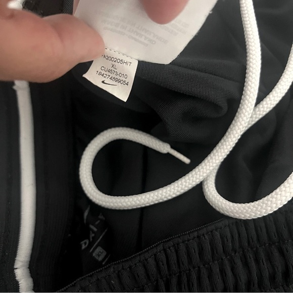 Nike Women’s Swoosh Dri-Fit ISoFly Basketball Shorts Size XL Black Activewear - Picture 6 of 7